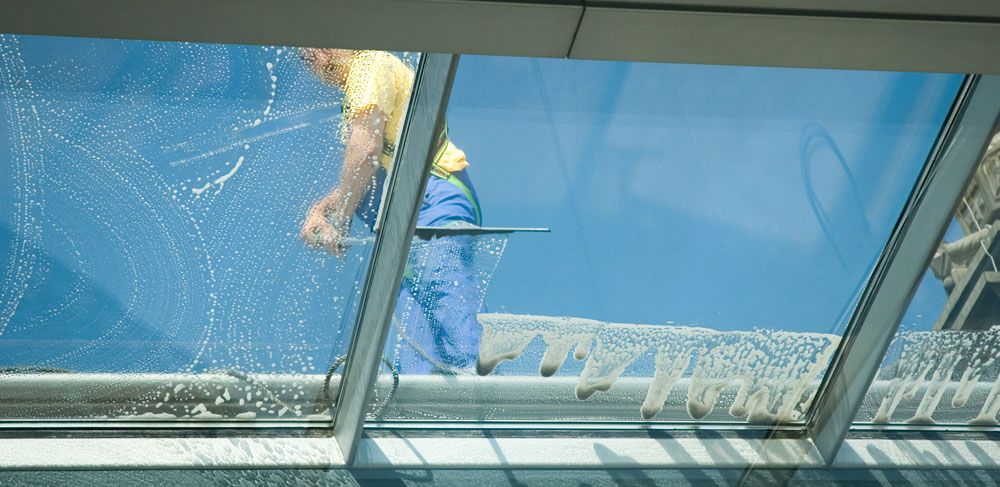 Einschäumen großer Glasflächen